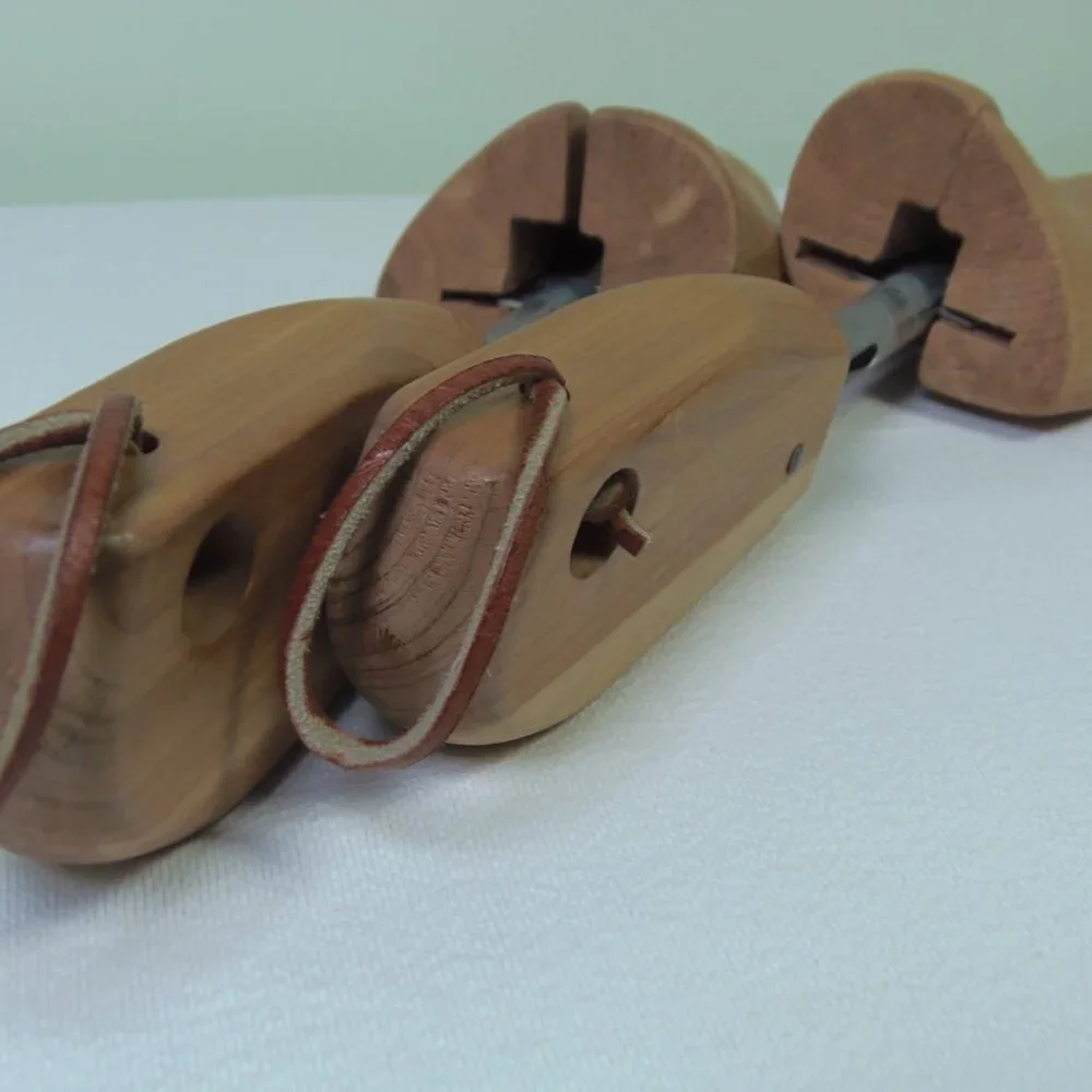 Men's Woodlore Cedar Shoe Stretchers SZ M  Business MobBoss Eclectic Grandpa‎
